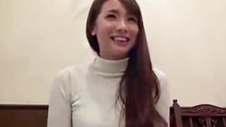 男優とSEXしたい素人巨乳奥さまが初AVでイキ捲くるエロ動画