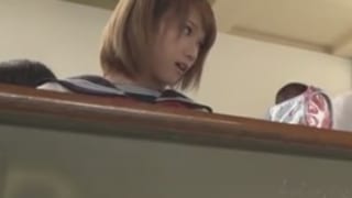 授業中にマンコ疼いてオナニー開始したJKがチンコ手コキまでする動画